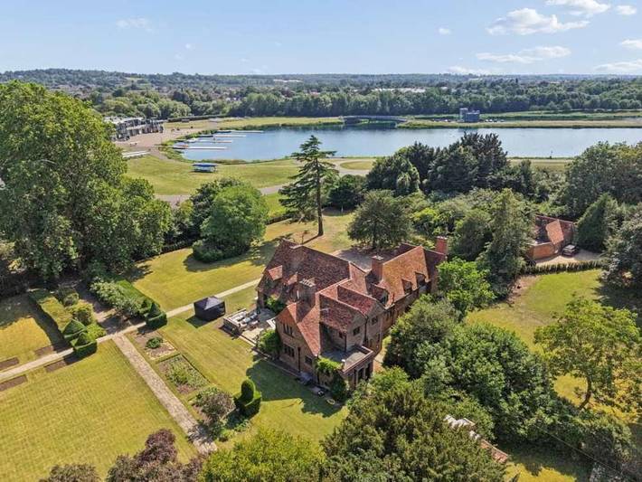 Holiday rental for 15 people, with Terrace and Garden as well as Lake view and View in Buckinghamshire