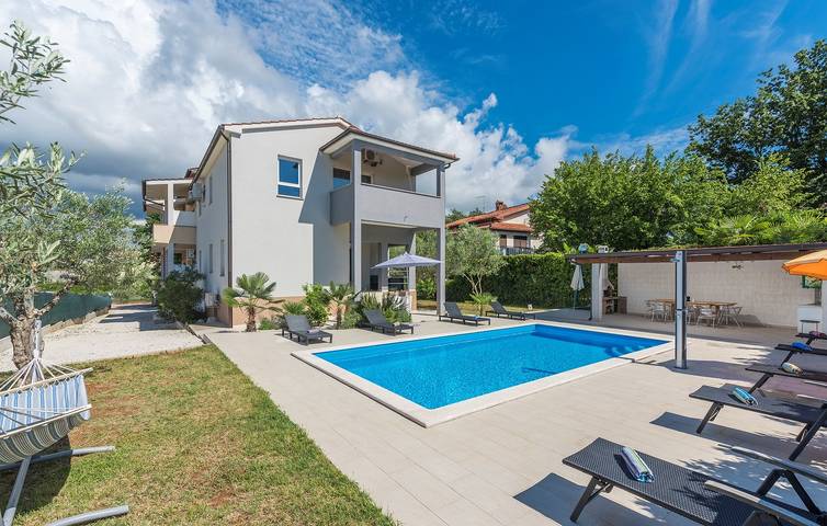 Ferienwohnung für 4 Personen, mit Balkon/Terrasse und Pool in Poreč - 3