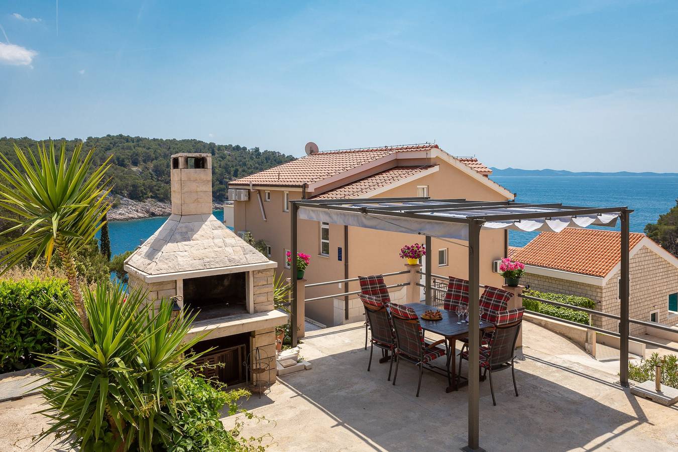 Hel leilighet, One bedroom apartment with terrace and sea view Cove Osibova, Brač A-12062-a in Milna, Brac