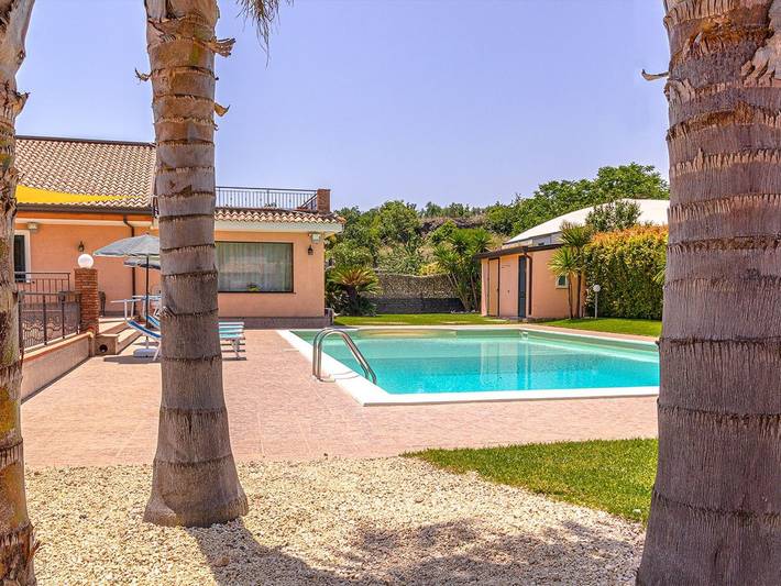 Location de vacances pour 11 personnes, avec jardin et piscine à Piedimonte Etneo - 2