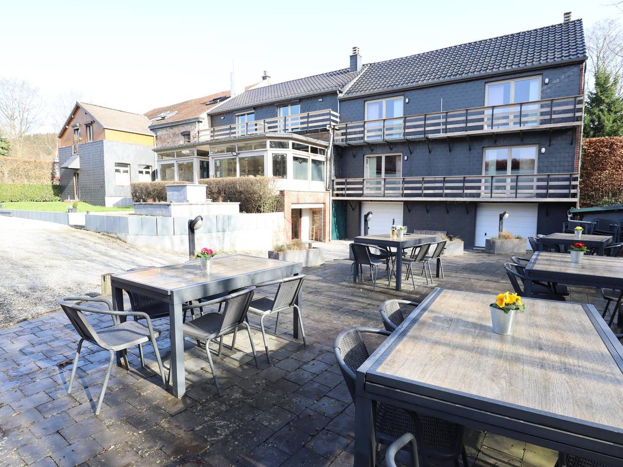 Groot gerenoveerd hotel met biljart en kicker in Polleur, Theux