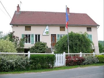 Gîte pour 8 personnes, avec terrasse et jardin, animaux acceptés dans Perreuil