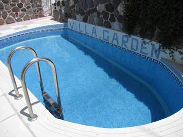 Gîte pour 3 personnes, avec jardin et piscine à Thera
