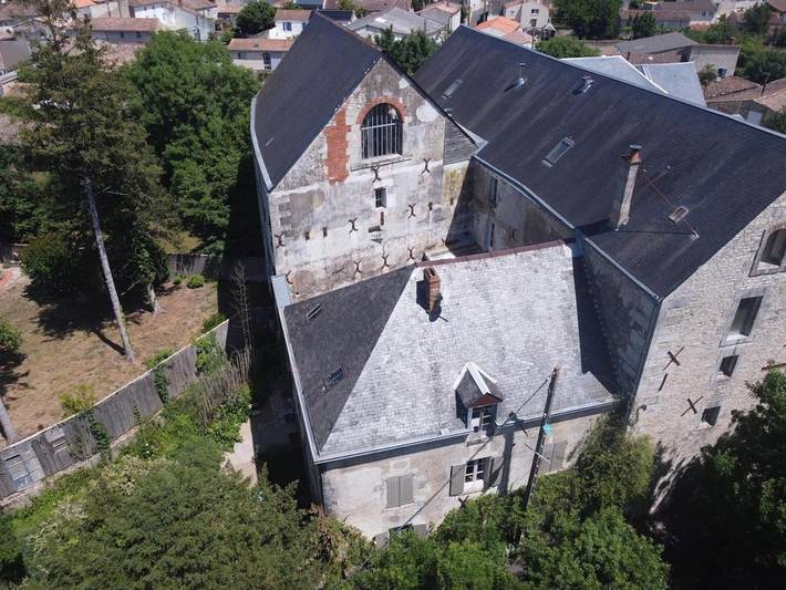Location de vacances pour 25 personnes, avec vue ainsi que jardin et piscine à Mauzé-sur-le-Mignon - 4