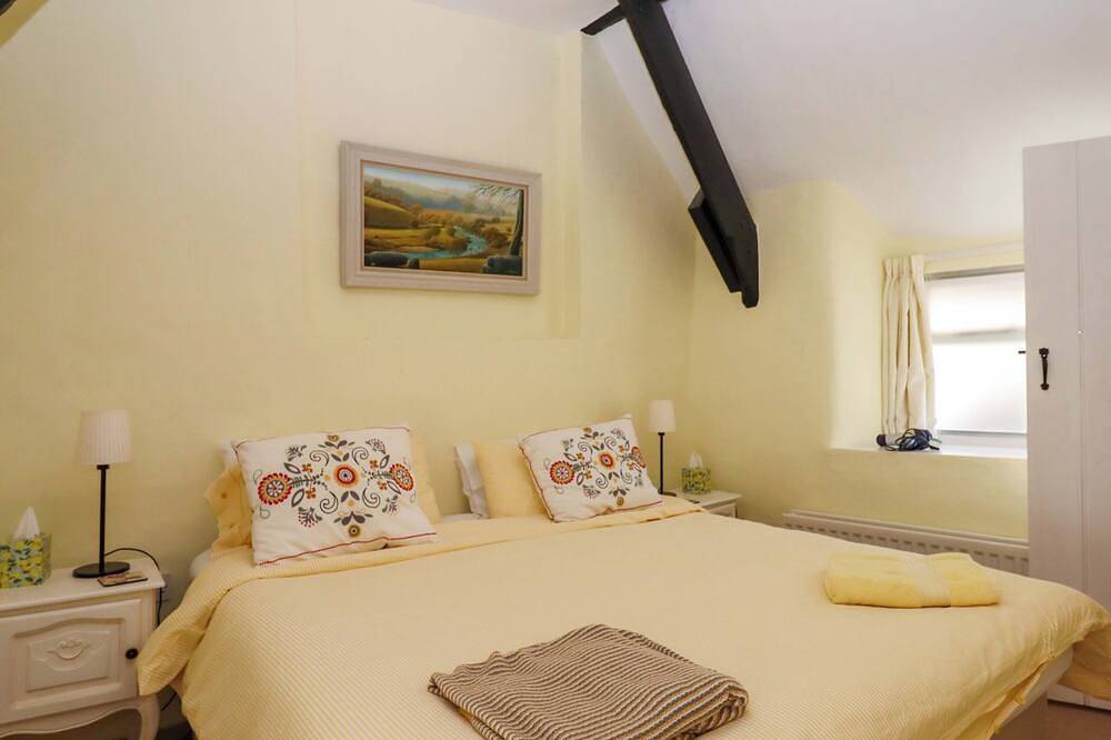 Fox Hat Cottage, pet friendly, character holiday cottage in Chagford in Chagford, Dartmoor National Park
