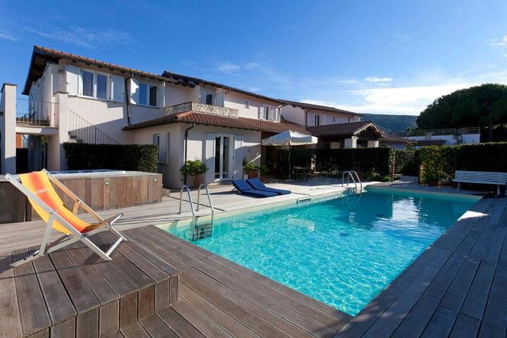 Appartamento per 4 persone, con Balcone e Idromassaggio nonché Terrazza e Giardino a Giannella