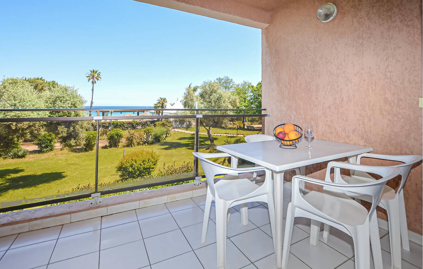 Appartement de vacances entier, Appartement en bord de mer avec piscine et terrasse près de Moriani-Plage in Moriani-Plage, Arrondissement de Corte