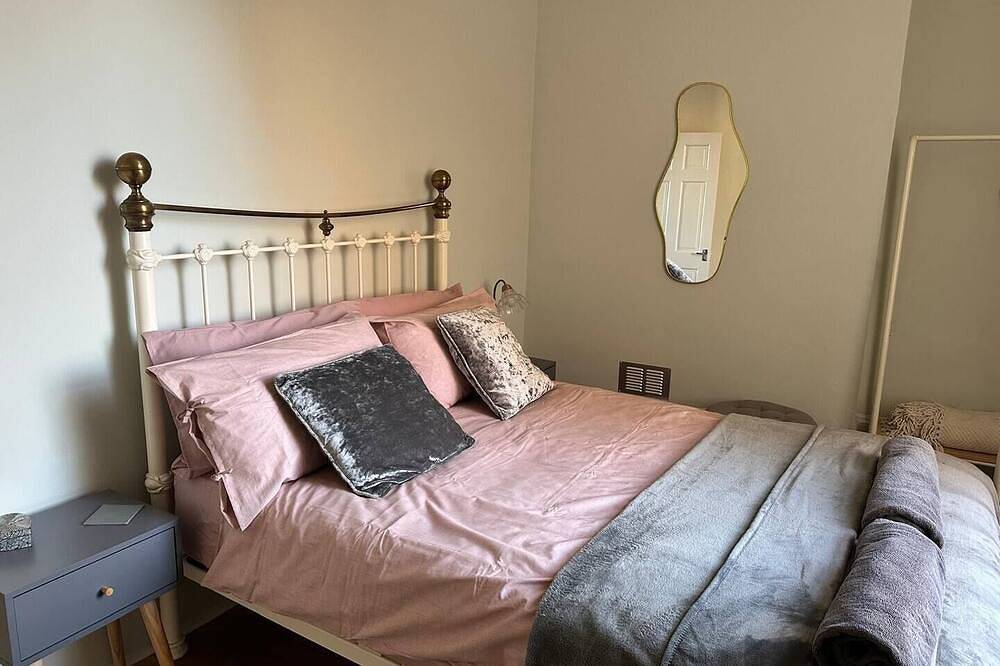 Entire apartment, Newly Refurbished - Margate Sunset Retreat - Direct Sea Views in Botany Bay, Kent