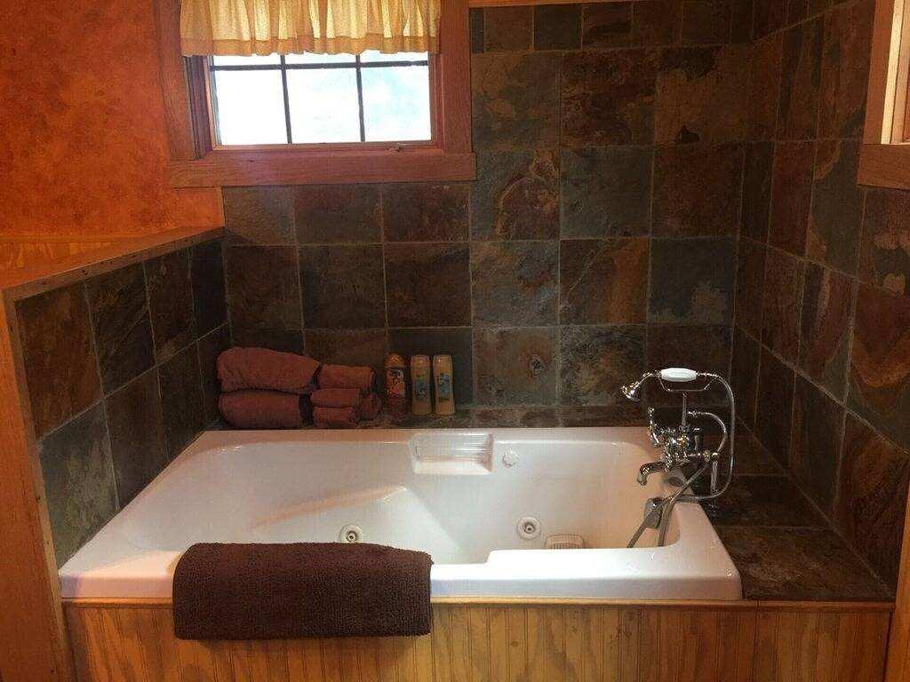 Sonnenuntergang-Amish-Kabine bei Wolf Creek Guest Ranch in Gillespie County