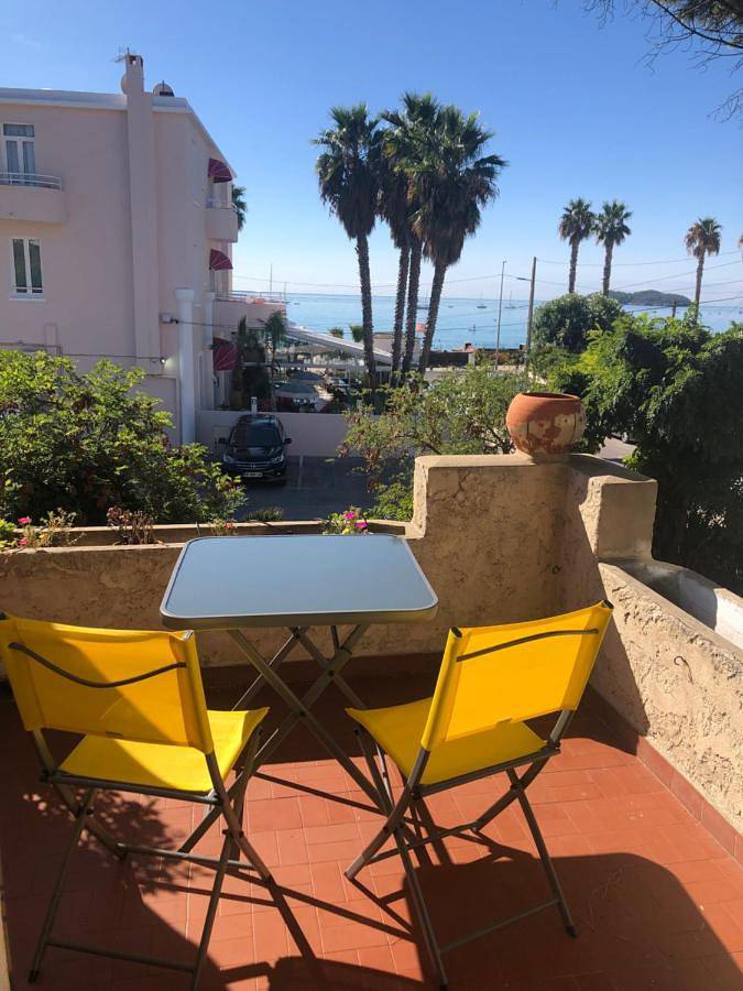 Appartement entier, Étoile de la plage T2 Parking gratuit in La Ciotat, Région de Marseille