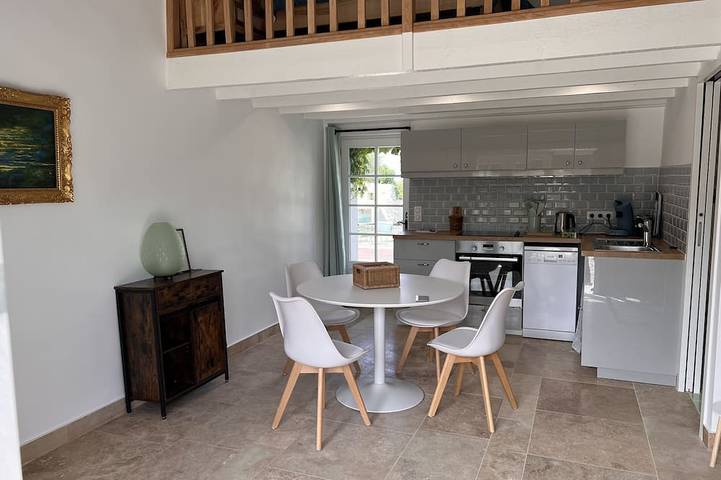 Maison de vacances pour 4 personnes, avec piscine ainsi que terrasse et jardin