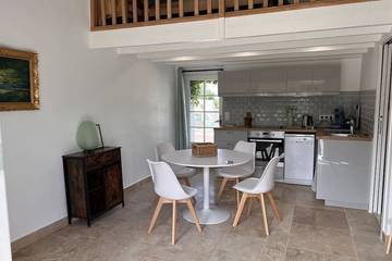 Gîte pour 4 personnes, avec piscine ainsi que jardin et terrasse à Saint-Just-Luzac