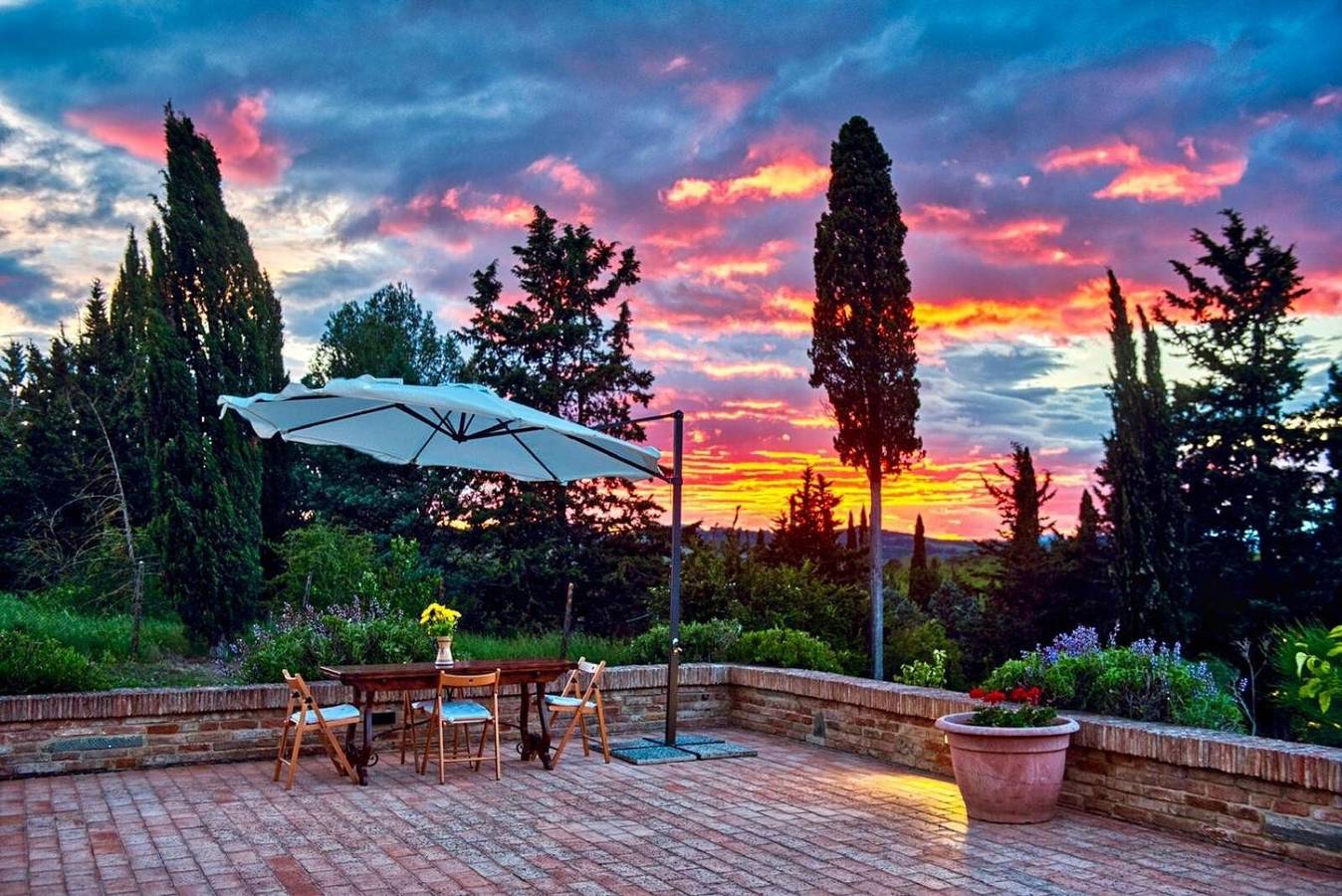 Entire apartment, Apartment 'Holiday Home In Tuscany' with Mountain View, Private Terrace and Wi-Fi in Castelfiorentino, Florence Province