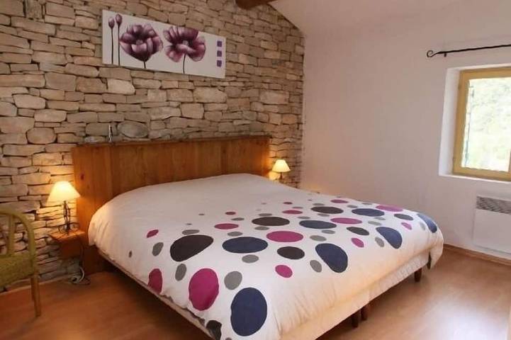 Gîte pour 3 personnes, avec terrasse ainsi que piscine et jardin à Fontaine-de-Vaucluse - 2