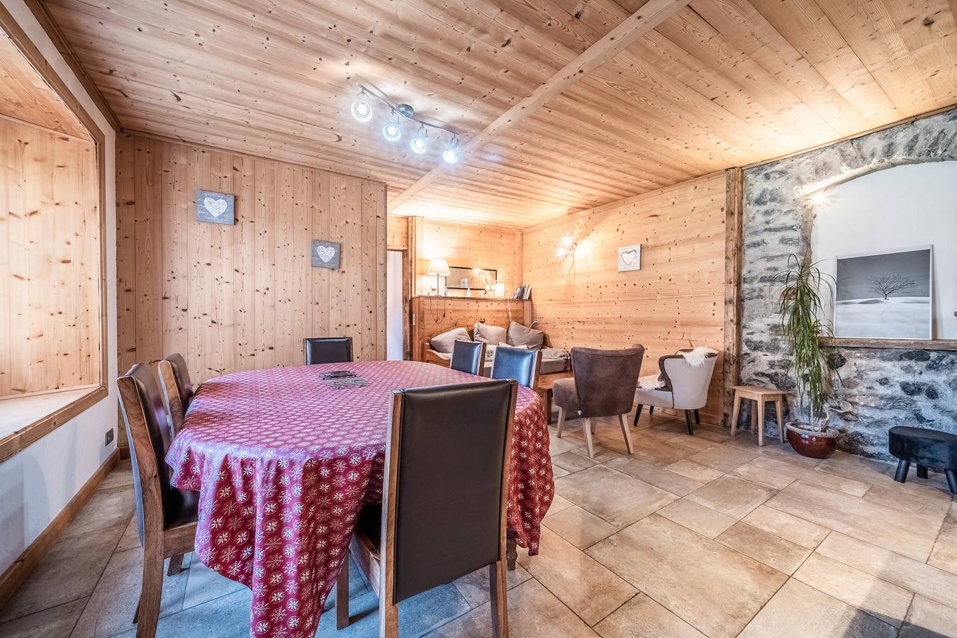 Entire apartment, Apartment 'Bel Appartement - Sixt Fer Cheval' with Private Terrace, Private Garden and Wi-Fi in Sixt-Fer-à-Cheval, Bonneville region