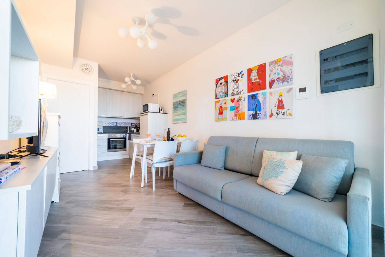 Ganze Wohnung, Perla Abernathy Ferienhaus am Meer mit Schwimmbad und privatem Garten in Toirano, Riviera di Ponente