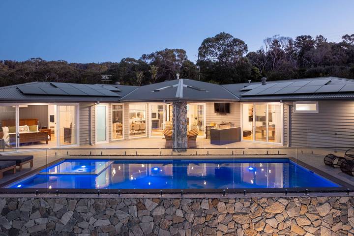 Holiday home for 11 people, with balcony, child-friendly in Mornington Peninsula