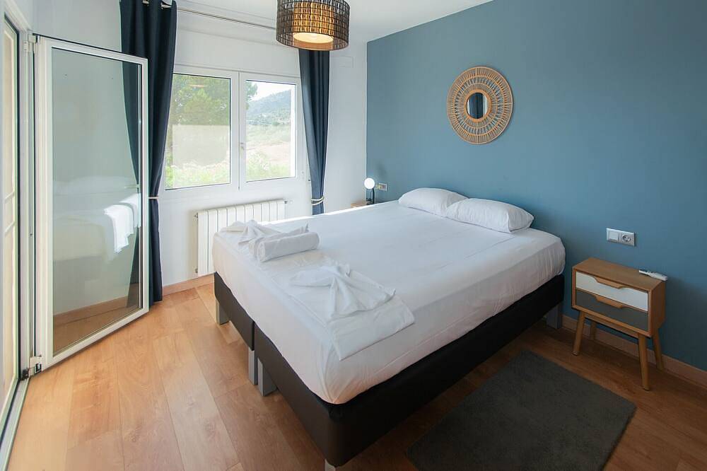 Welcs Villa 278 Emp with swimming pool and panoramic views in Palau-saverdera, Oberampurien