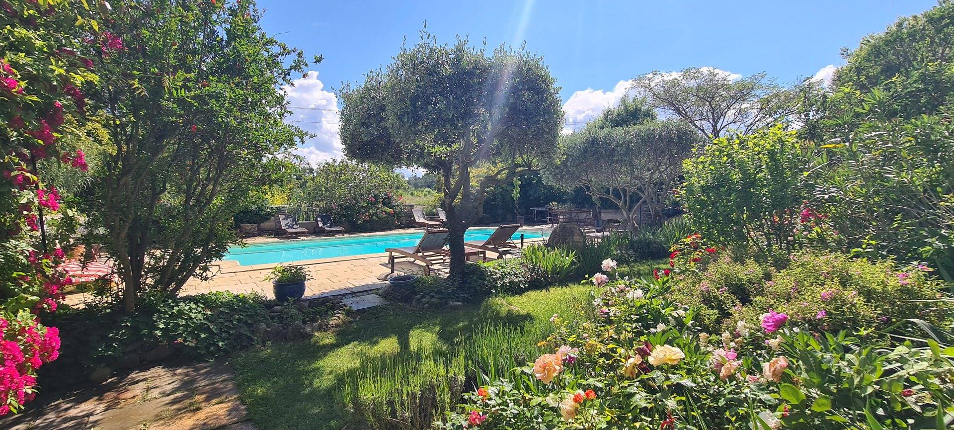 3 gîtes de luxe avec piscine, pour 2 à 12 pers, à 20 km d'Uzès in Lussan, Région de Nîmes