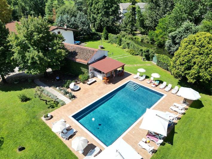 B&b per 4 persone, con Terrazza e Idromassaggio nonché Giardino e Piscina a San Martino Buon Albergo
