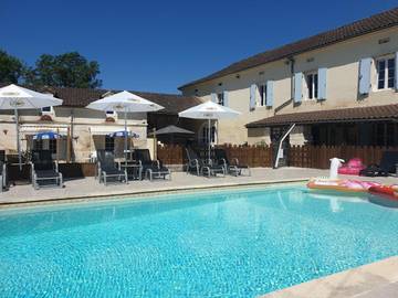 Chambre d’hôte pour 3 personnes, avec jardin et terrasse ainsi que piscine et vue à Vieux-Mareuil
