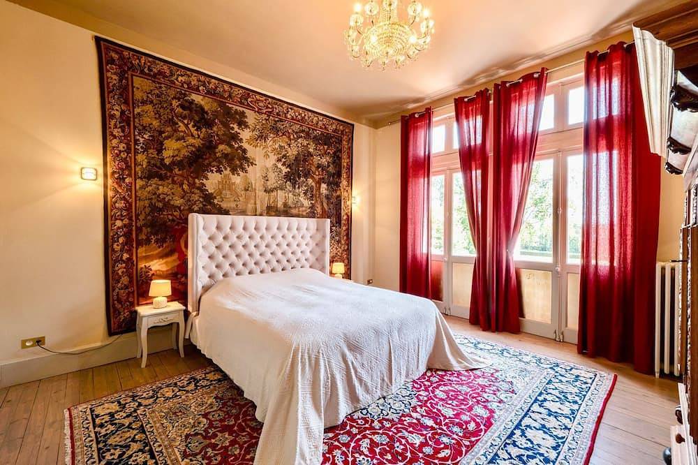 Chateau Des Daims - Six Chambres , Couchages 12 in Magnet, Région de Vichy