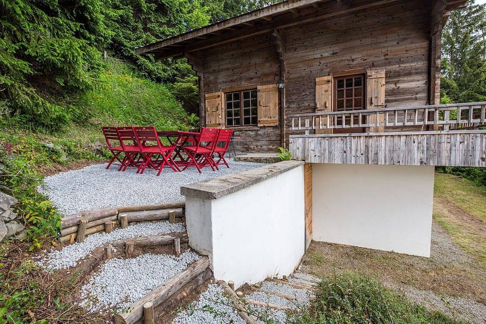 Chalet 3 * Renovated With Spa Beautiful View Mountains 10 Mn At Foot Of The Tracks in Manigod, Annecy region