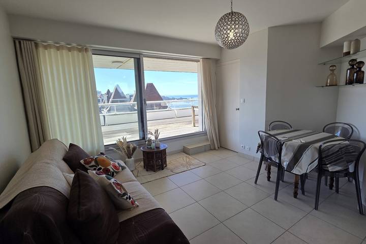 Gîte pour 4 personnes, avec terrasse, adapté aux familles dans Plage du Miramar - 2