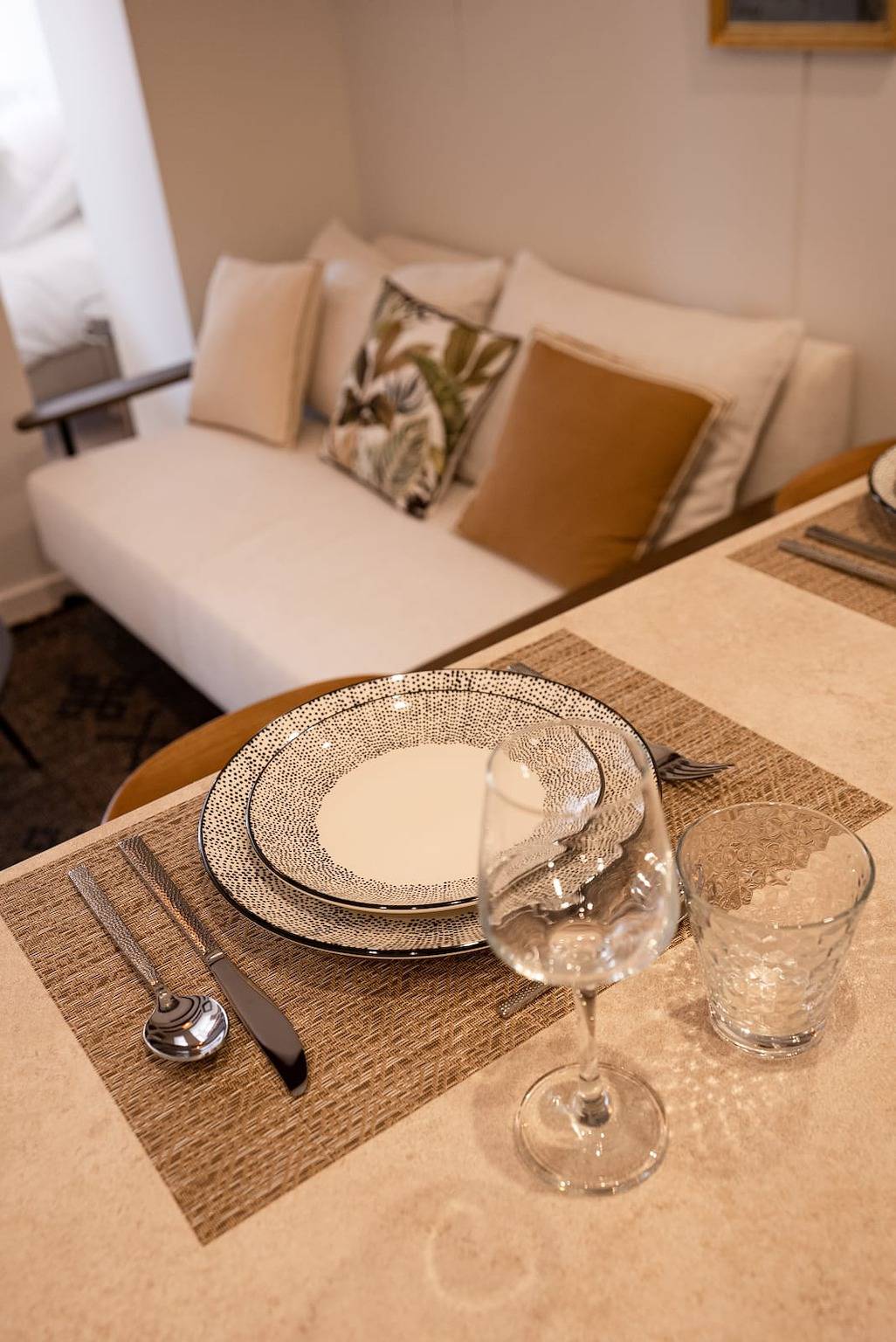 Appartement entier, La Suite du 10 - Joli studio avec vue sur le Canal et le Chateau in Annecy, Annecy (commune)