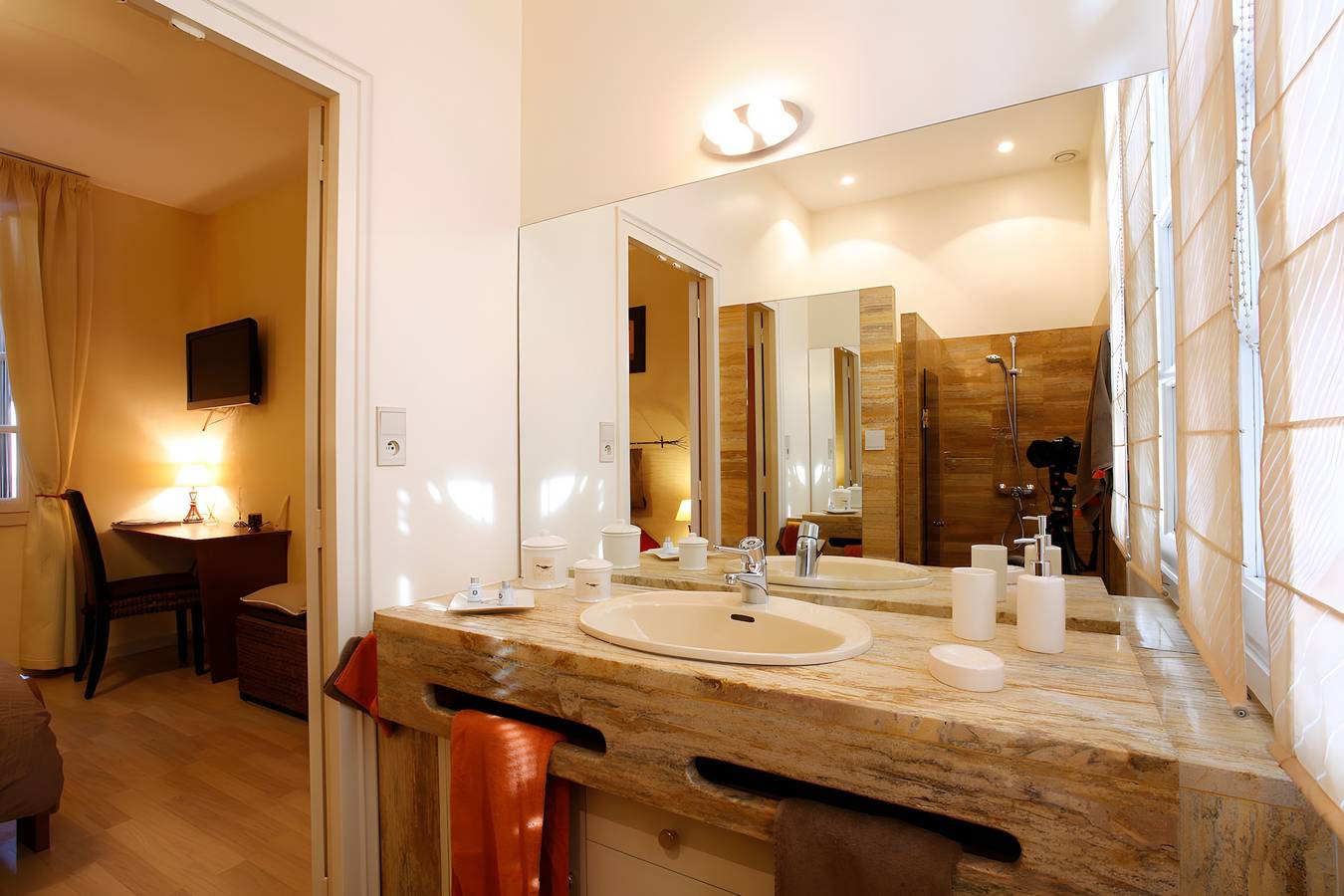 La habitación de Cécile con piscina compartida, Wi-Fi y aire acondicionado in Albi (Tarn), Región de Albi