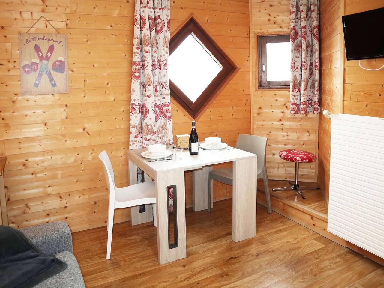 Ganzes Studio, Studio für 2 im Herzen von Les Orres 1650 mit Balkon und Skiraum in Les Orres, Nationalpark Écrins