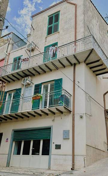 Gîte pour 7 personnes, avec terrasse et vue, animaux acceptés à Mussomeli