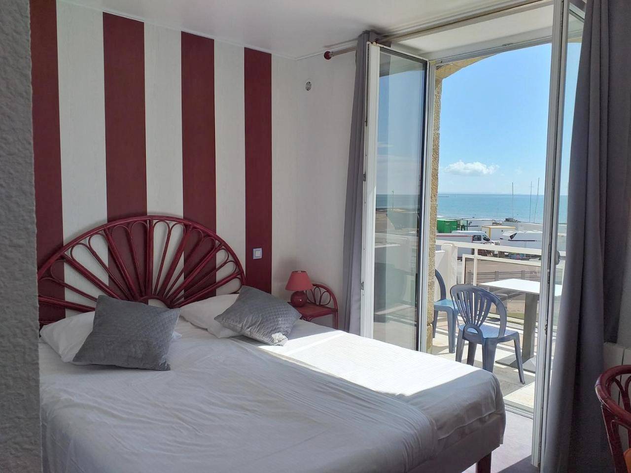 Triple Room with Sea View in Carnac, Côte des Mégalithes
