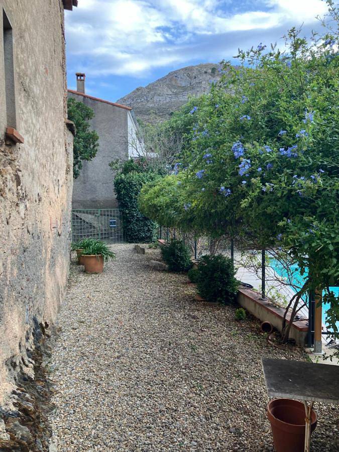 Location de vacances pour 8 personnes, avec terrasse et piscine à Camélas - 2