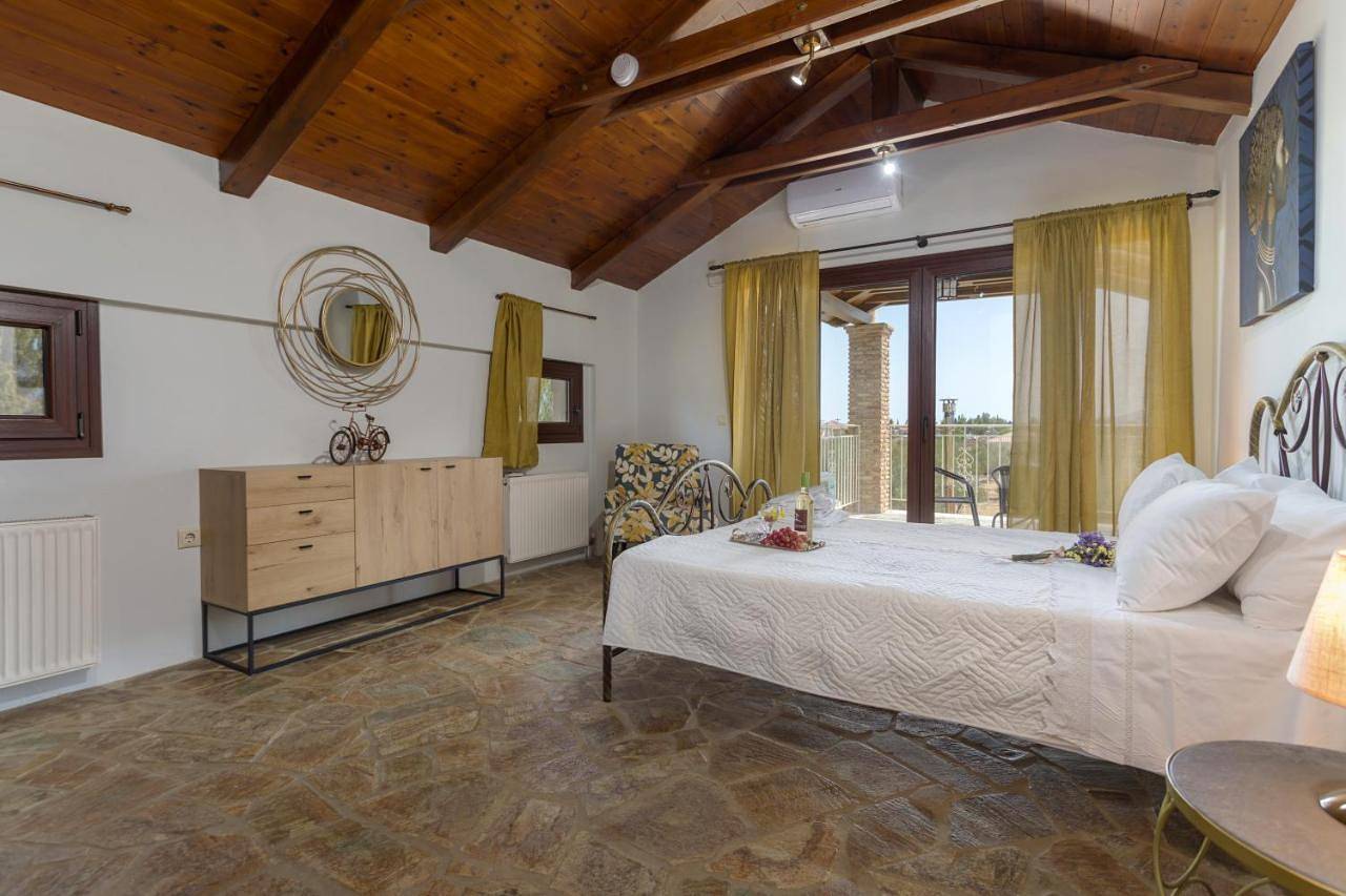 Seven-Bedroom Villa with Private Pool in Αμπελόκηπους Ζακύνθου, Ζάκυνθο