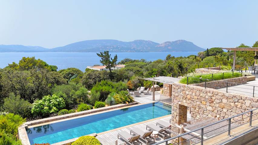 Villa pour 12 personnes, avec terrasse et jardin dans Cala Rossa