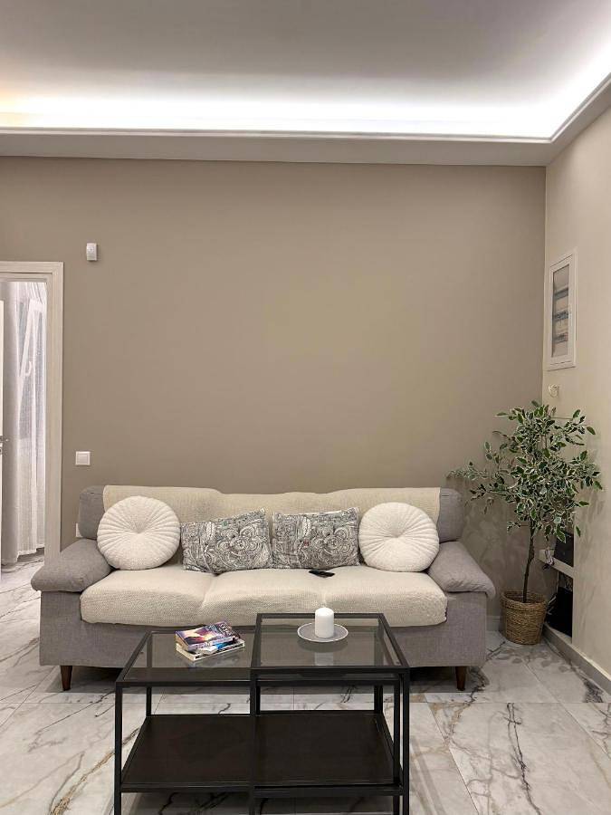 Ganze Wohnung, Two-Bedroom Apartment with Terrace in Athen, Süd-Athen