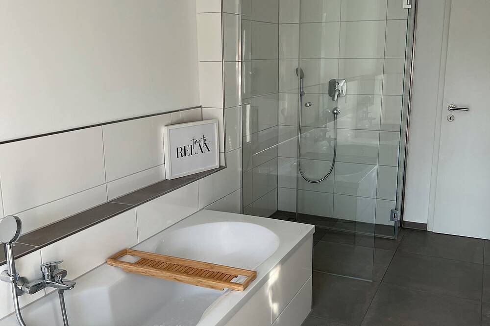 Ganze Wohnung, Doppelhaushälfte mit tollem Ausblick auf Vlotho in Vlotho, Weserbergland