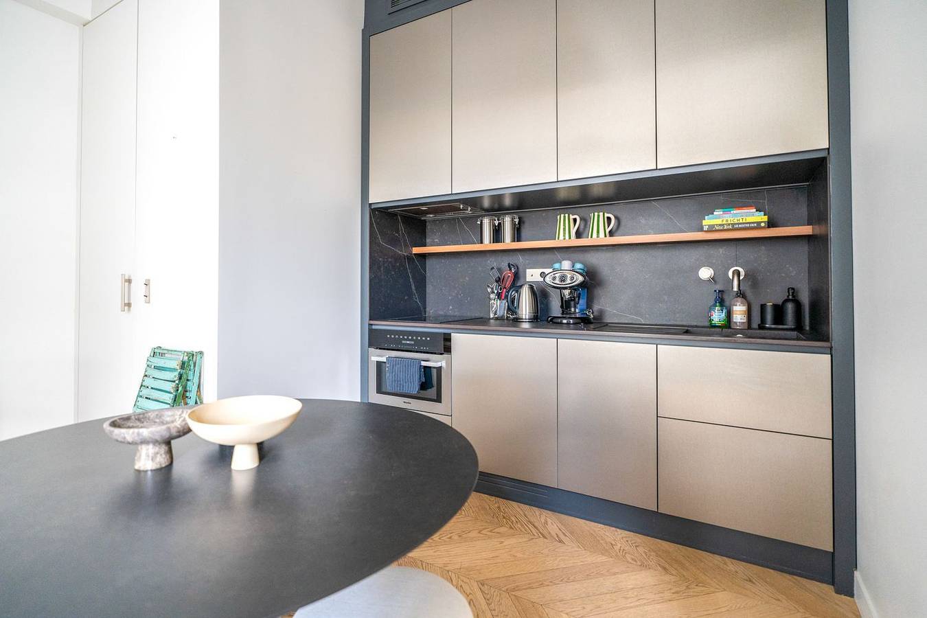 Marble Condo in 1st Arrondissement, París