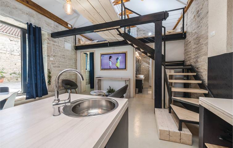 Gemütlich, 2 km von der Küste entfernt – 150 m² große Wohnung mit WLAN, Terrasse und Parkplatz in Pridraga, Donji Karin