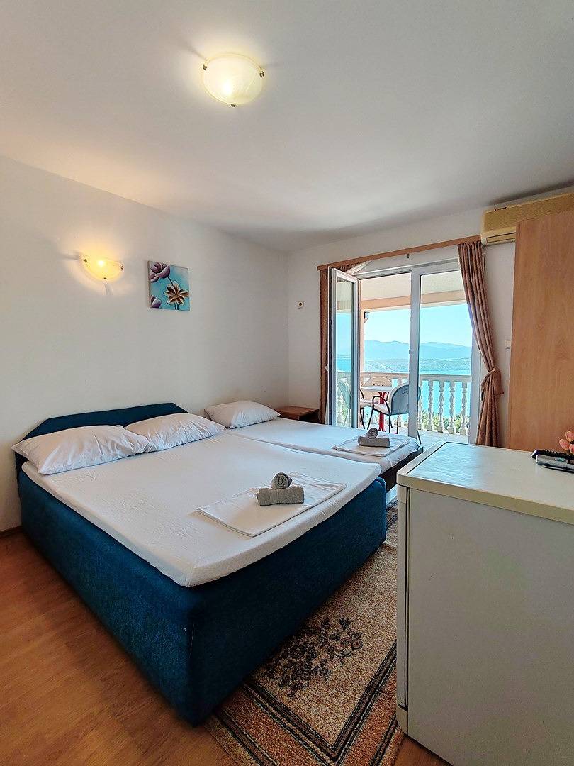 Zimmer für 3 Personen mit Balkon in Neum, Bosnien und Herzegowina