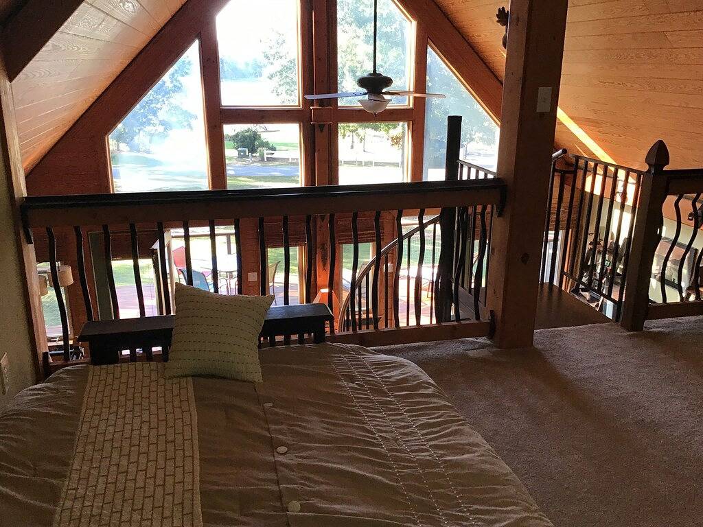 Enjoy lake life Free kayak and canoes. Relax at this family friendly lake house. in Lake Anna