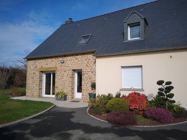 Gîte pour 14 personnes, avec terrasse et jardin, animaux acceptés dans Romagné (Ille-et-Vilaine)