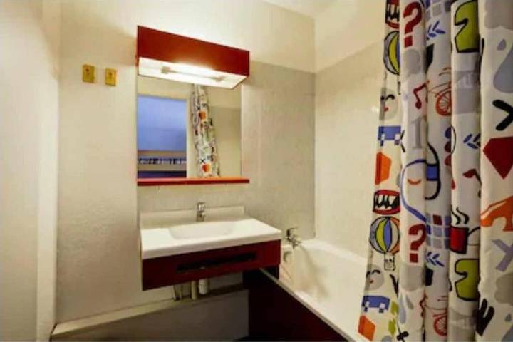 Gîte pour 4 personnes, avec terrasse, animaux acceptés dans Casino De Brides Les Bains - 2