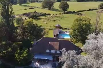 Gîte pour 14 personnes, avec piscine, animaux acceptés à Agonges