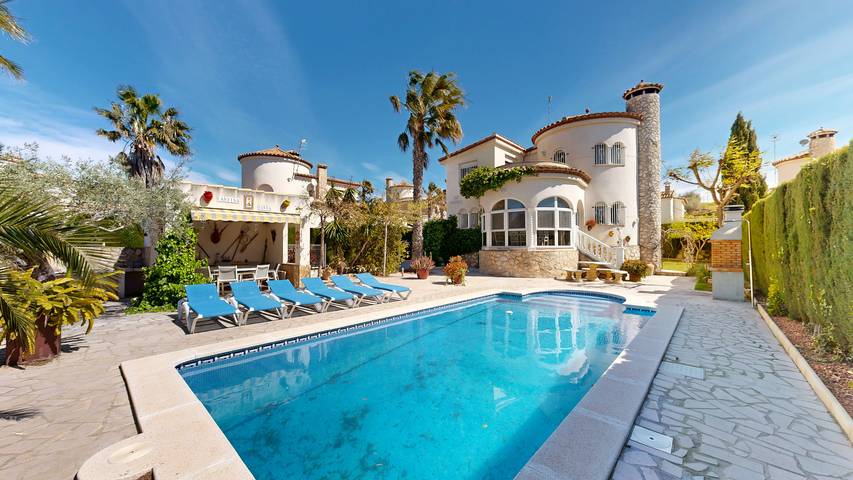 Casa rural para 11 personas, con balcón y jardín en Perelló