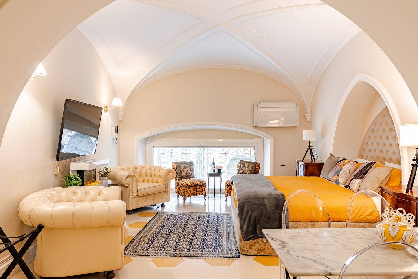 Ganze Wohnung, Apartment 'Rione Monti Charming Suite Colosseo' mit Wlan und Klimaanlage in Rom Zentrum, Rom