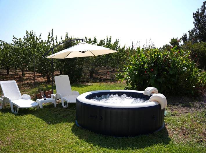 Villa per 4 persone, con Idromassaggio e Terrazza nonché Giardino e Piscina per bambini a Mesagne