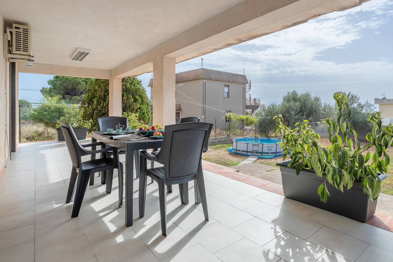 Casa vacanze 'Casa Vista Mare tra gli Ulivi' con piscina, Wi-Fi e aria condizionata in Provincia di Palermo