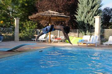 Parc de vacances pour 2 personnes, avec vue et piscine ainsi que jardin et vue sur le lac, animaux acceptés à Fayence